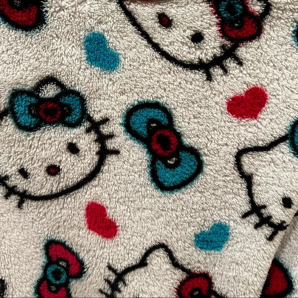 Hello Kitty White Comfy Robe - Picture 3 of 6